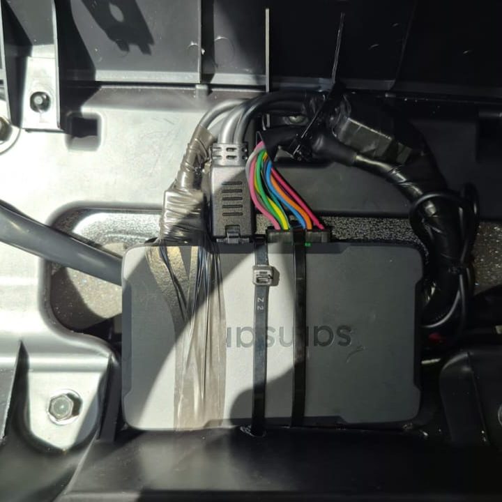 Dispositivo conectado en una instalación vehicular
